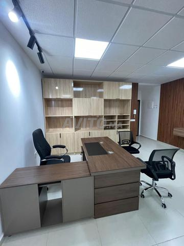 Un bureau moderne pour un travail efficace.