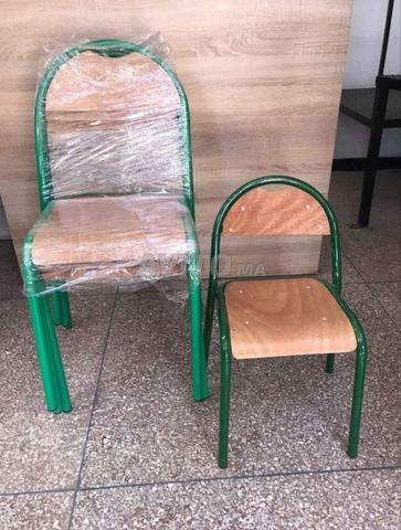 Chaise semi métallique légère/vestiaire