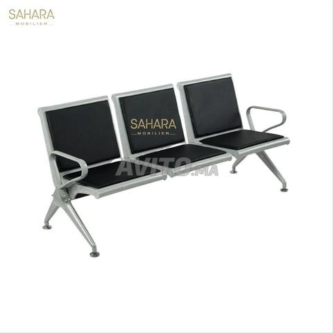 Banquette confortable salle d'attente / vestiaire