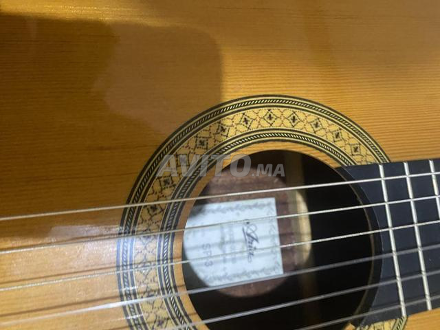 Guitare Aria avec étui original - 2