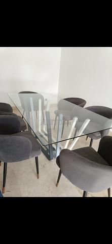 Vends table avec chaises - 2