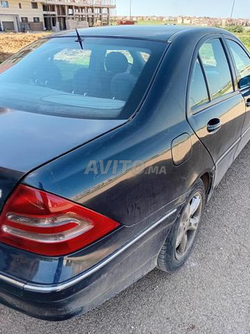 مرسيدس-بنز 220 ديزل يدوية 2001 في مكناس