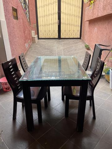 Table à manger avec 4 chaises
