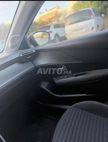 Peugeot 208 Diesel Automatique 2022 à Rabat - 2