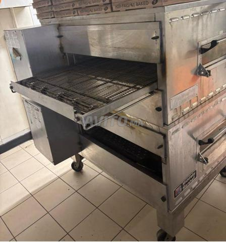 Four à pizza convoyeur