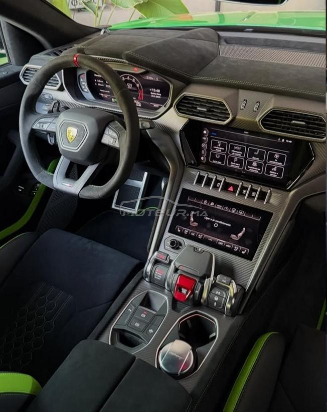 Lamborghini Ures cabsole 