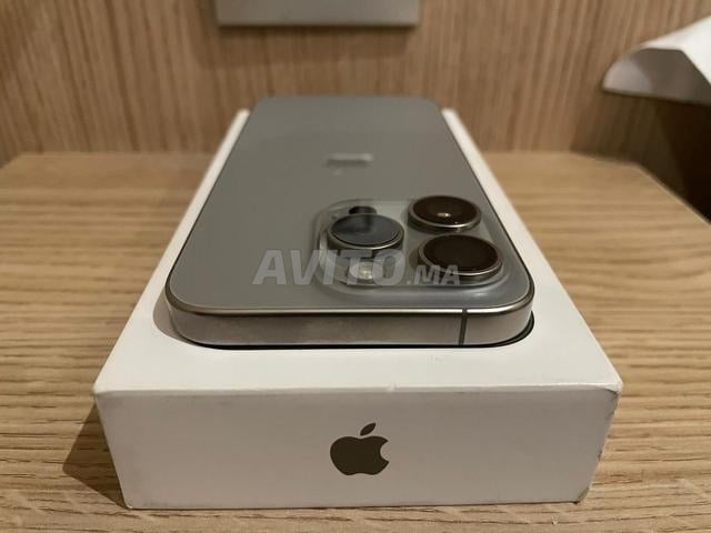 iPhone 15 pro 256g et 86% état batt avec sa boîte