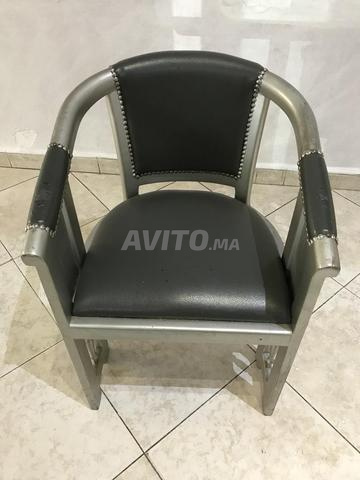 Chaises et tables en bois - 2