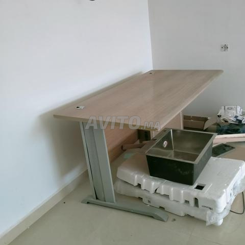 Bureau en bois à vendre couleur bois