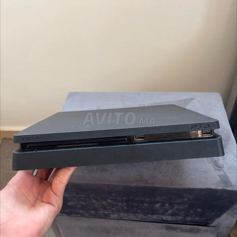 PS4 avec 2 manettes - 2