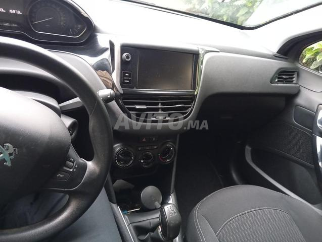 Peugeot 208 Diesel Manuelle 2019 à Temara