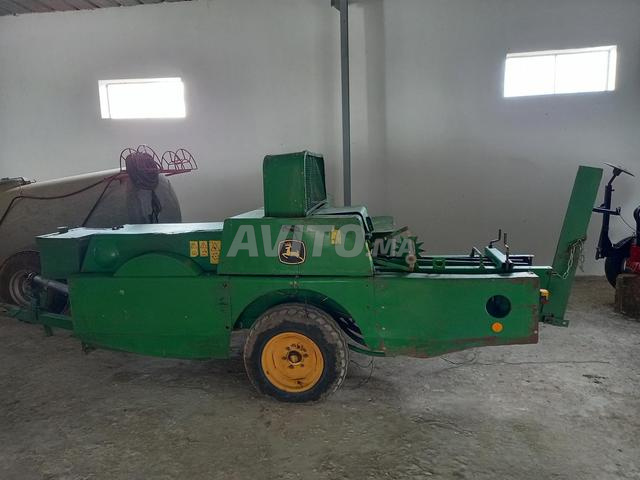 PRESSE A BALLES John Deere 359