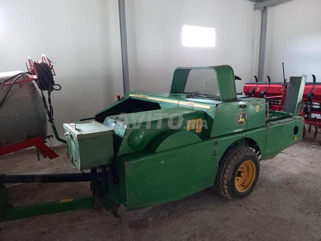 PRESSE A BALLES John Deere 359