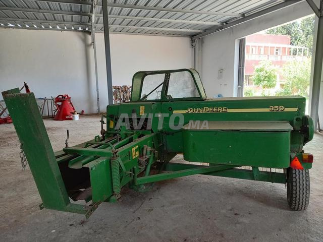 PRESSE A BALLES John Deere 359