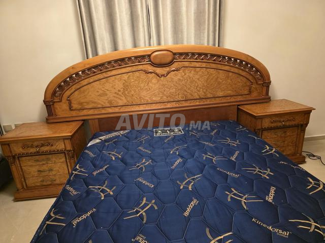 A vendre chambre à coucher en bois massif