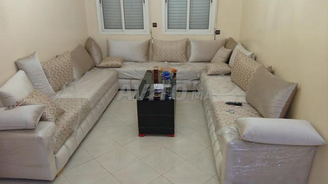 Salon U neuf bien conçu avec un tissu de qualité