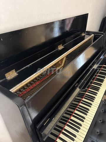 Piano droit noir - 2