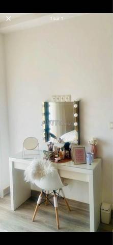 مرايا وإضاءة LED لطاولة الزينة من ايكيا - 2