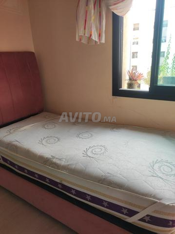 Lit avec matelas et coiffeuse - 2