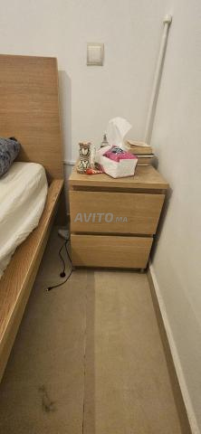سرير مع مرتبة وطاولات بجانب السرير - 2