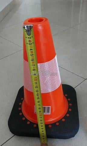 2 cônes de signalisation