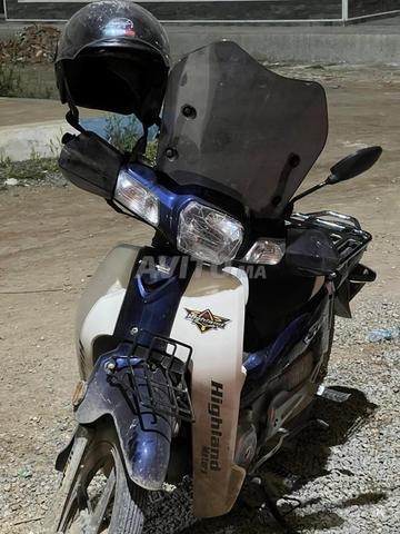 هاي لاند جديدة بملصقات المصنع الخاصة بها (4200 كم)