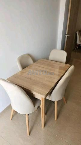 Salle à manger Munggi moderne et pratique livrée immédiatement - 2