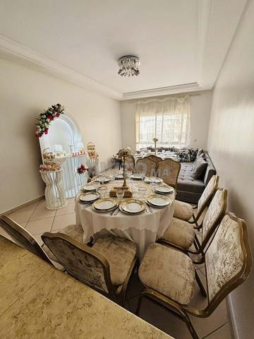 80 Chaises royales dorées en bon état - 2