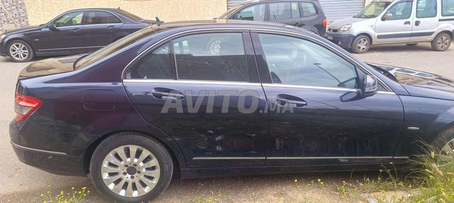 Voiture en très bon état 1er mai - 2