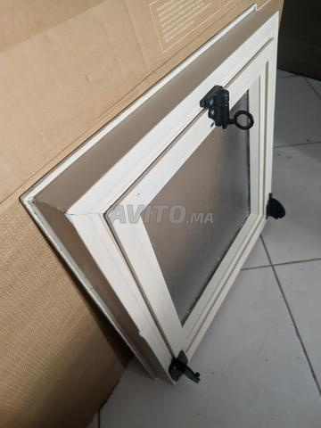 Fenêtre en fer et verre de forme carrée - 2