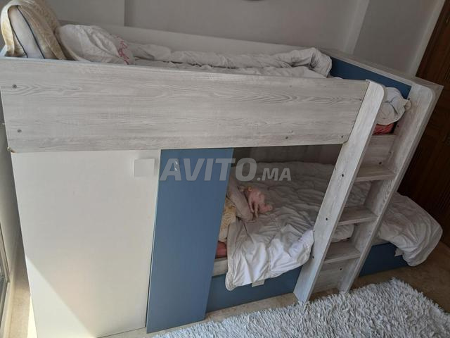 غرفة أطفال للبيع بأسرة بطابقين - 2