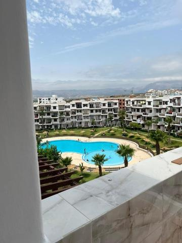 Studio avec vue sur la piscine