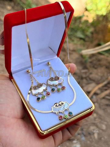 Collier et boucles d'oreilles