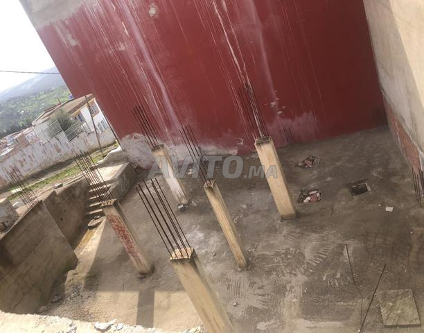 أساس تحت أرضي مجهز بأعمدة بحي احناين بمدينة شفشاون