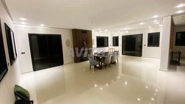 SUPERBE VILLA TRIPLEX D’ANGLE – HARHOURA (RABAT)