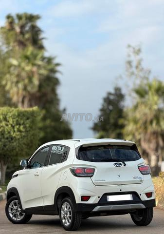 Mahindra kuv 100 2021 - 2