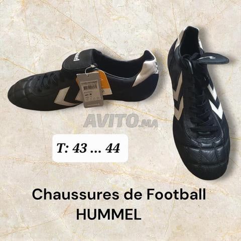 أحذية كرة قدم ماركة HUMMEL