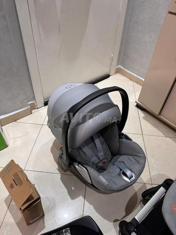 Poussette avec cosy et base isofix - 2
