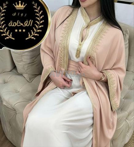 Caftan Doubias avec coupe moderne et strass, beau design - 2