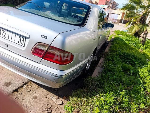 Mercedes E220 - vignette 1500