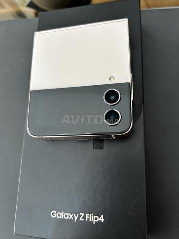 📱 Samsung Galaxy Z Flip 4 - Rose Gold - 128GB