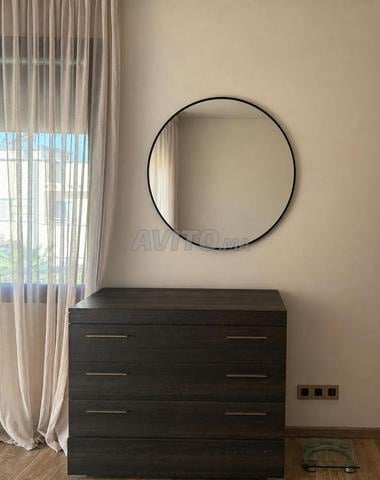 Lit, 2 tables de chevet et commode