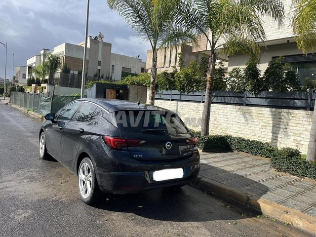 Opel Astra Diesel Automatique 2019 à Casablanca - 2