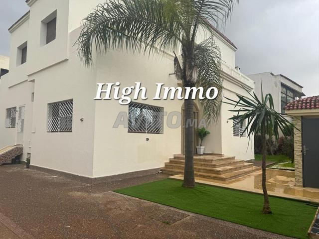 Villa de 465m² à Hay Riad - 2
