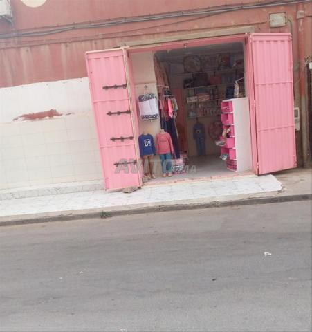 Marchandises et équipements pour magasin de fournitures pour bébés et vêtements pour enfants - 2