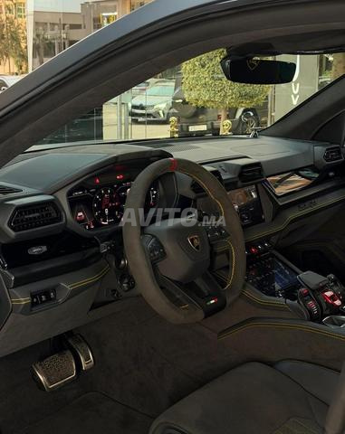 Lamborghini urus SE AVEC 3000 KILOMETRE 