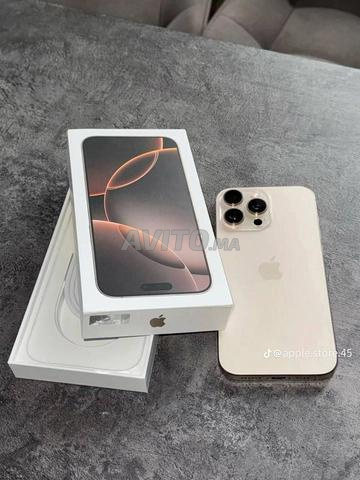 iPhone 16 Pro Max Gold - 2