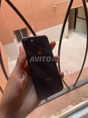 iPhone 8 64 Go - 2