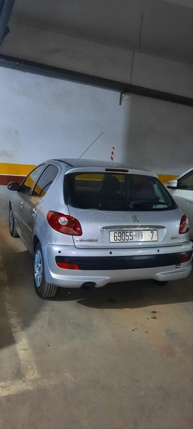 Peugeot 206 plus très bien entretenue