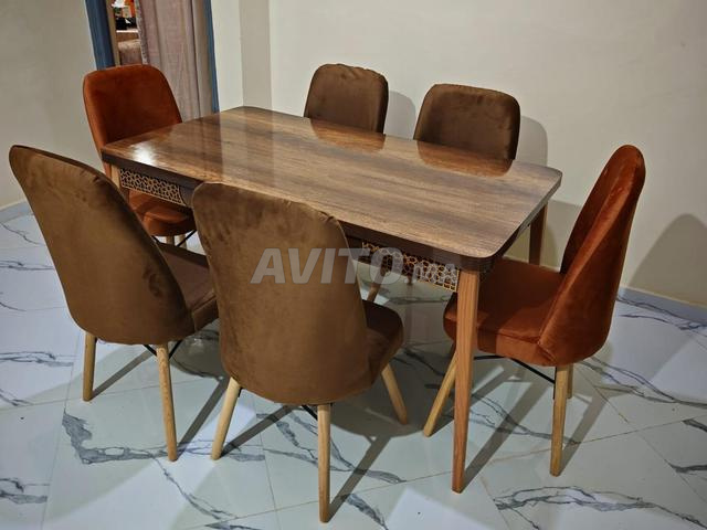 Table à manger moderne, excellente qualité, quantité limitée - 2